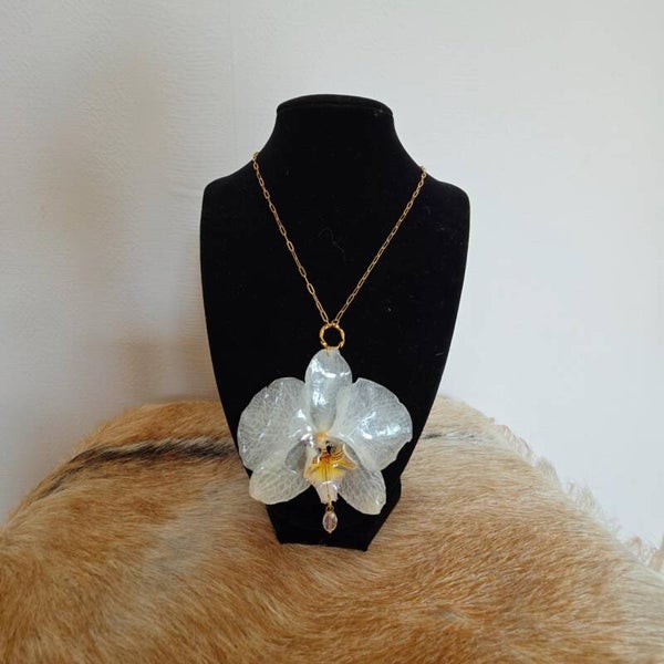 White large orchid gold