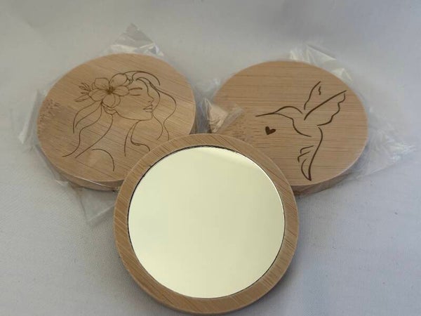Miroir de poche en bois gravé