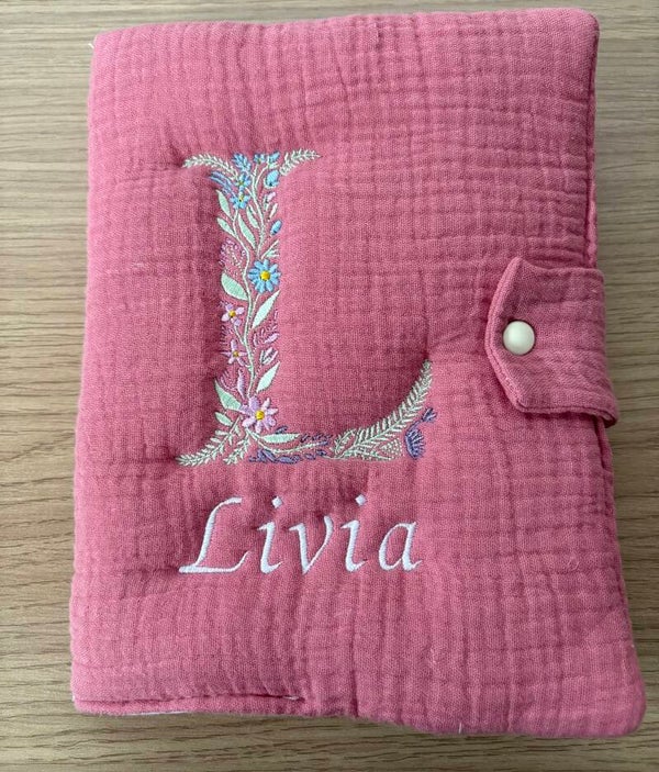 Carnet de santé brodé