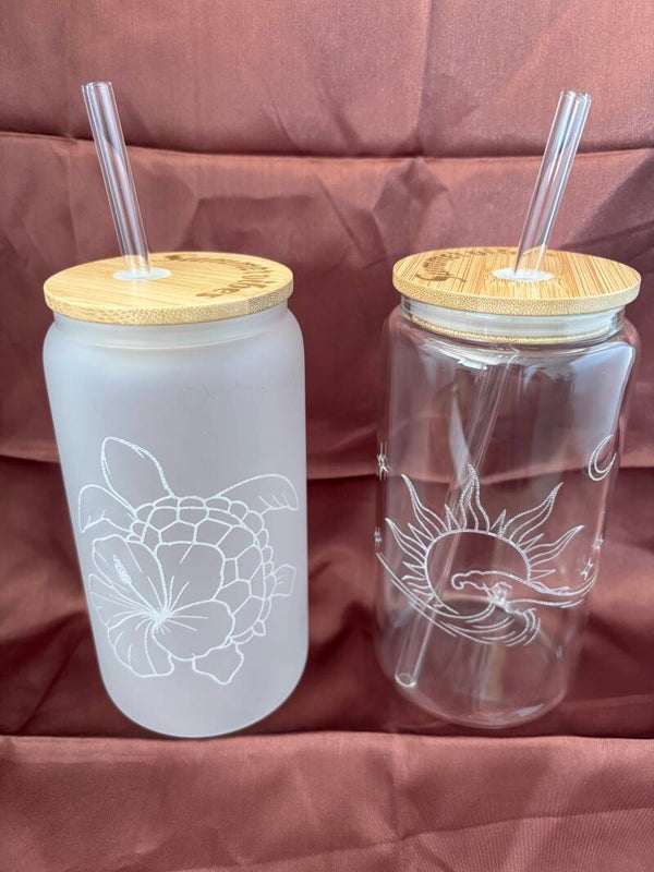 Verre avec paille gravé