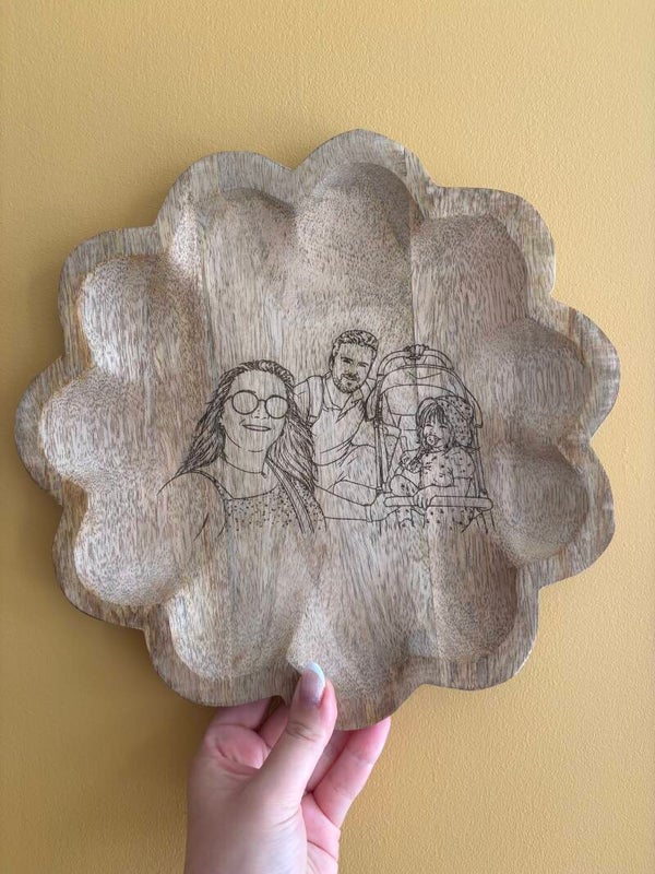 Plateau en bois gravé