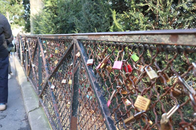 alt"love-montmarte-romantic-spot"