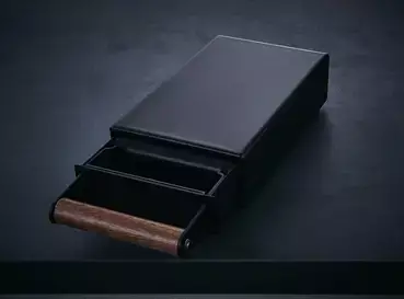 Bellezza Mini - Uitklopbak - Uitkloplade - Zwart met een houten handvat  - M