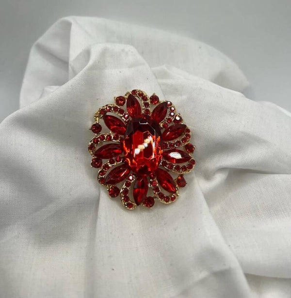 Broche rosace rouge