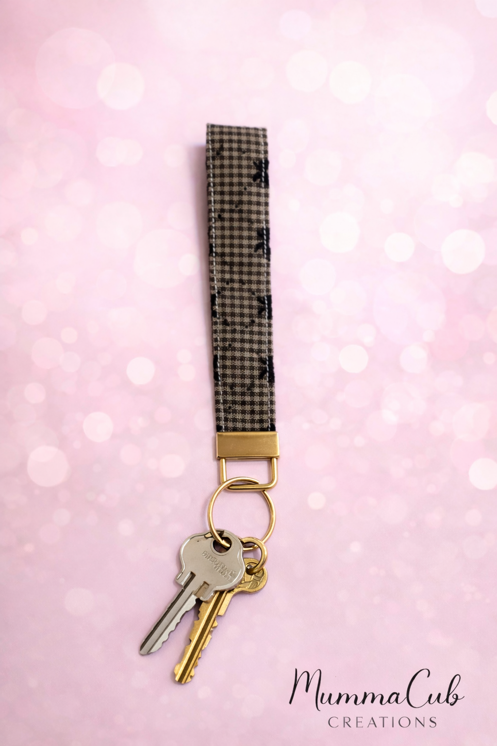 Handmade Fabric Wristlet Design 8