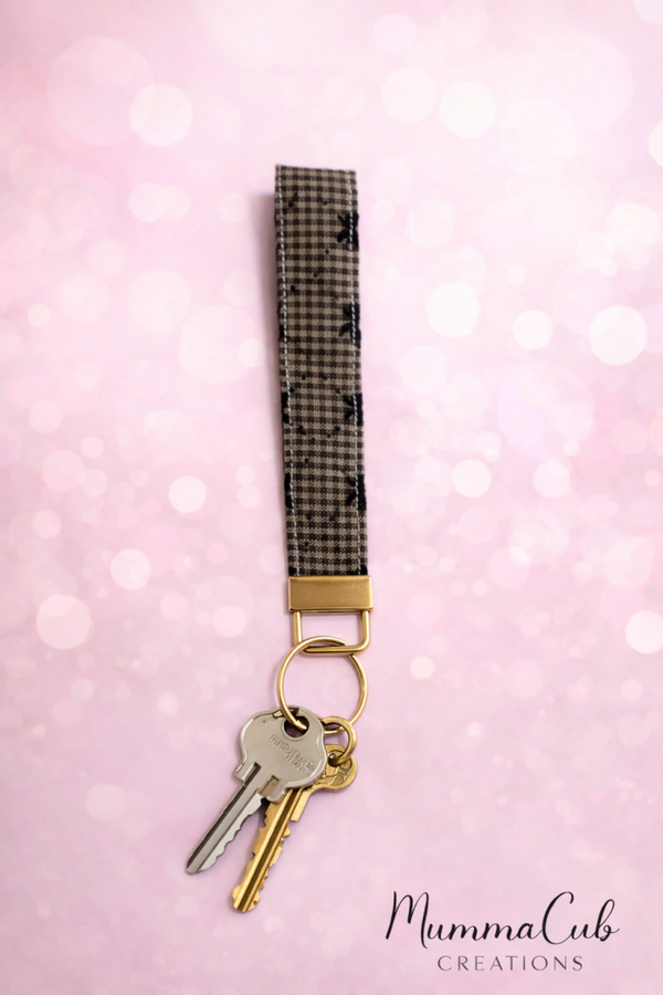 Handmade Fabric Wristlet Design 8