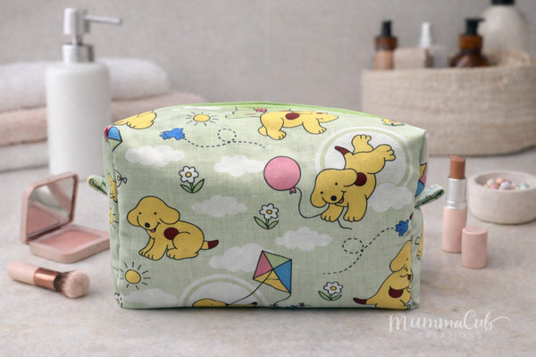 Toiletry/Make Up Bag Green Dog Design