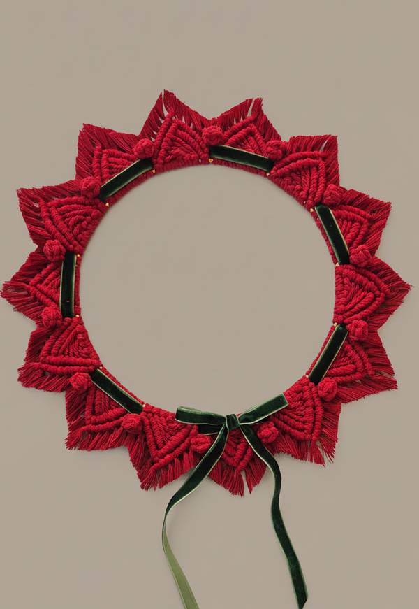 Makramee-Weihnachtskranz „Festlicher Rubin“