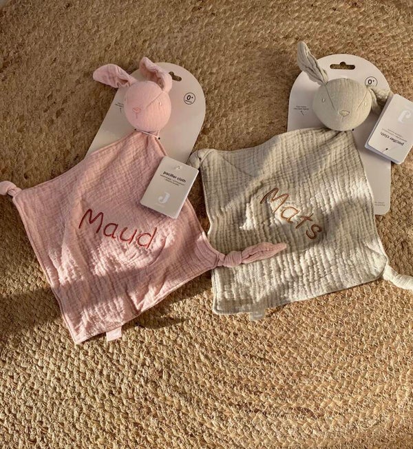 Jolein knuffeldoekje met geborduurde naam