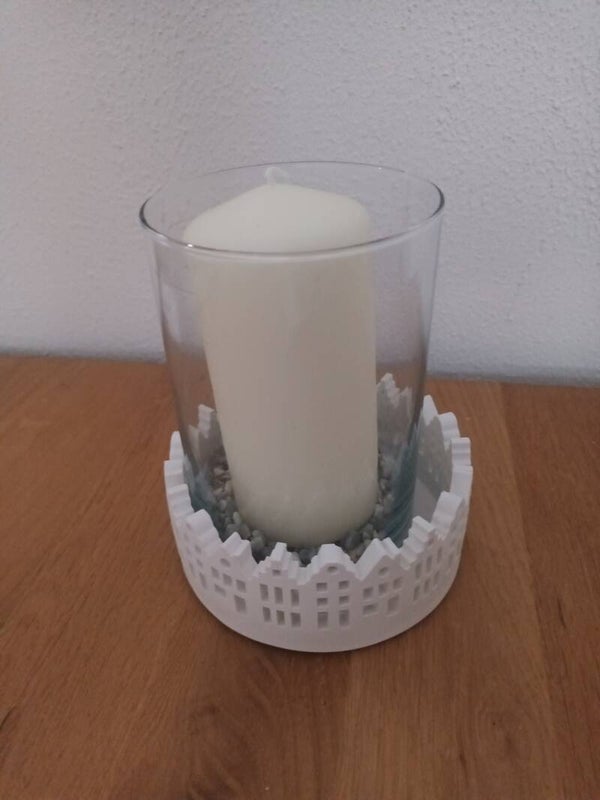 Häuserkranz mit Vase