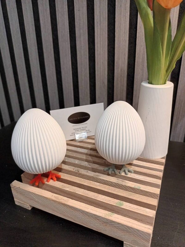 Osterei mit Füsse