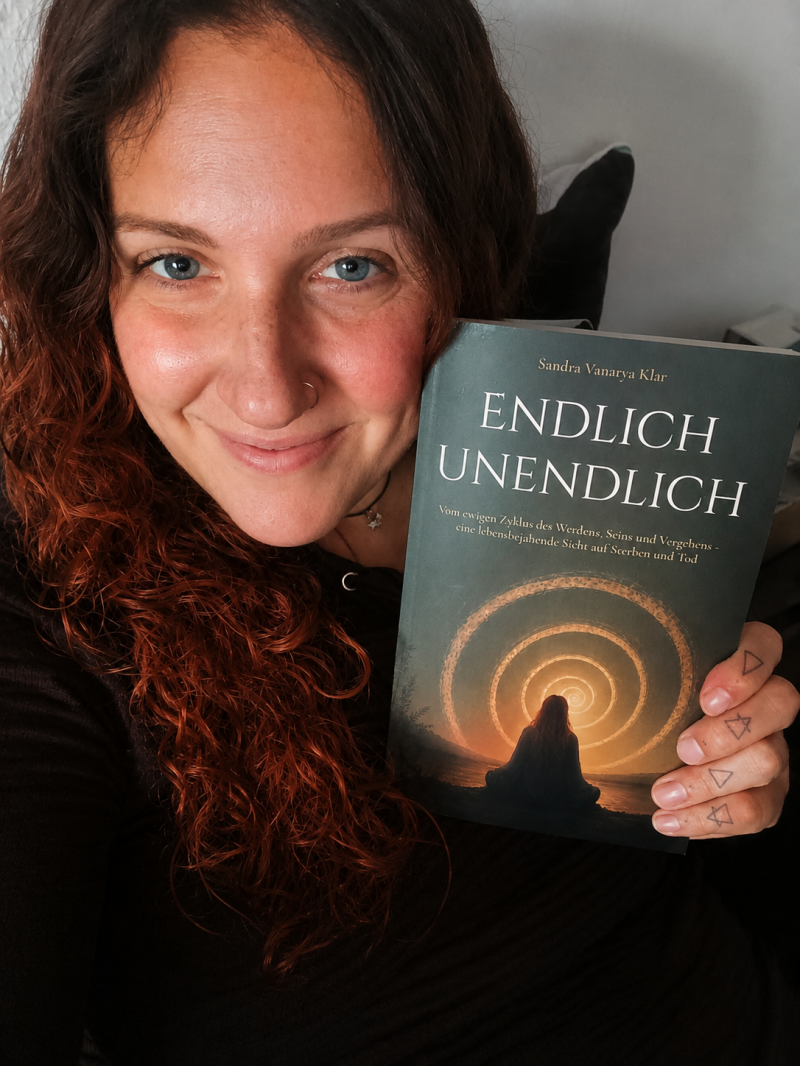 Endlich unendlich, Sandra Vanarya Klar, Buch, Autorin, Schamanin, Ober-Ramstadt, Darmstadt, Dieburg, Buch über Tod, Buch über Sterben, Sterbebegleitung, Trauer, Geschenk