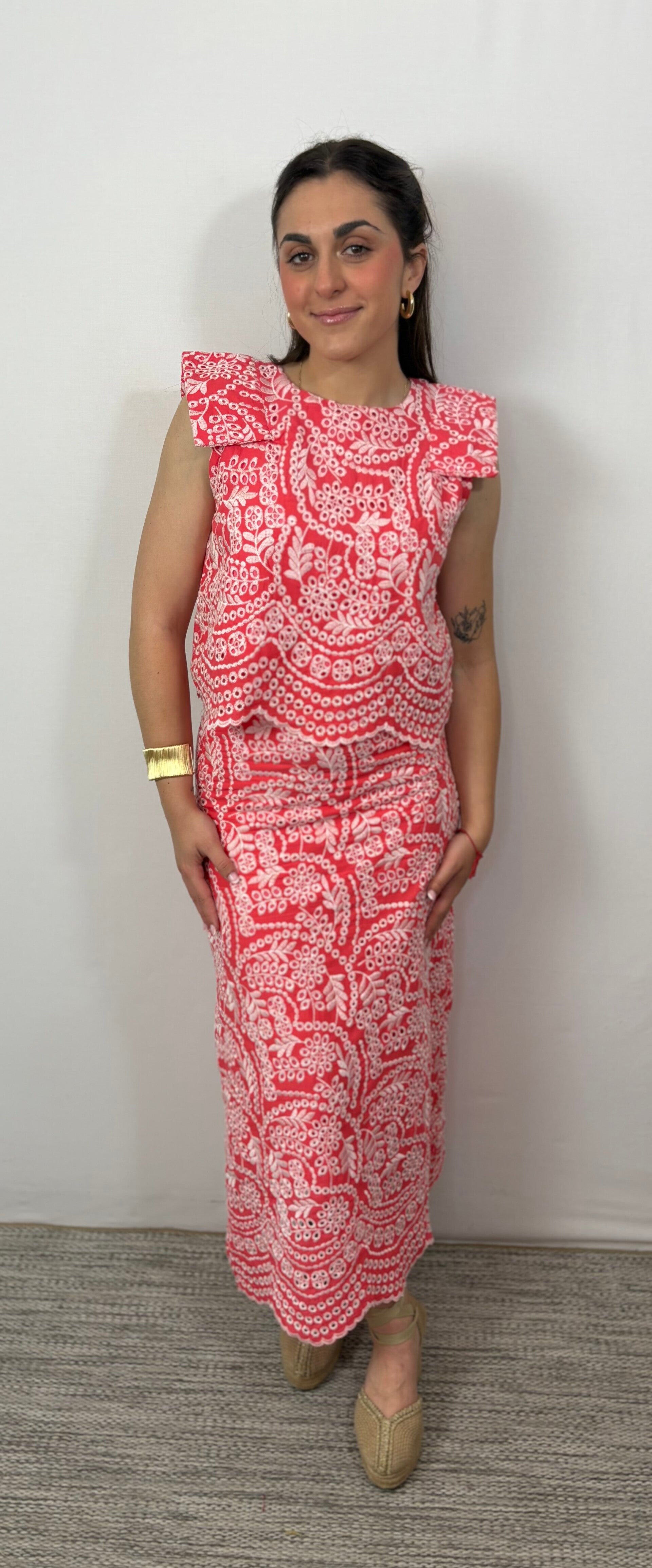 Conjunto con bordados y perforados