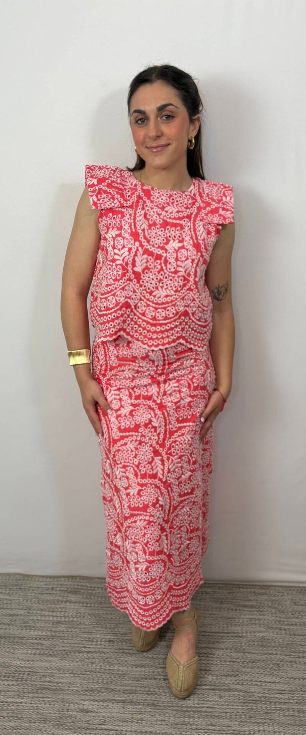 Conjunto con bordados y perforados