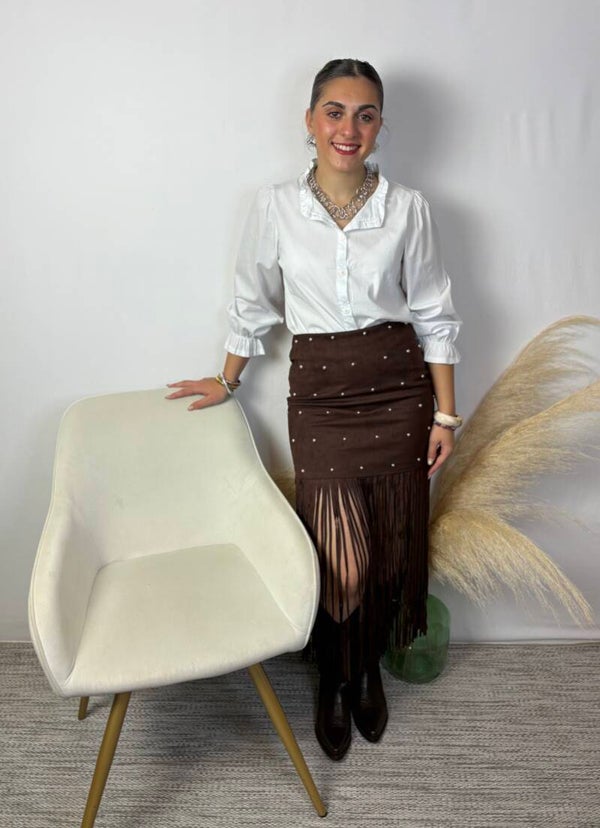 Falda con tachas y flecos