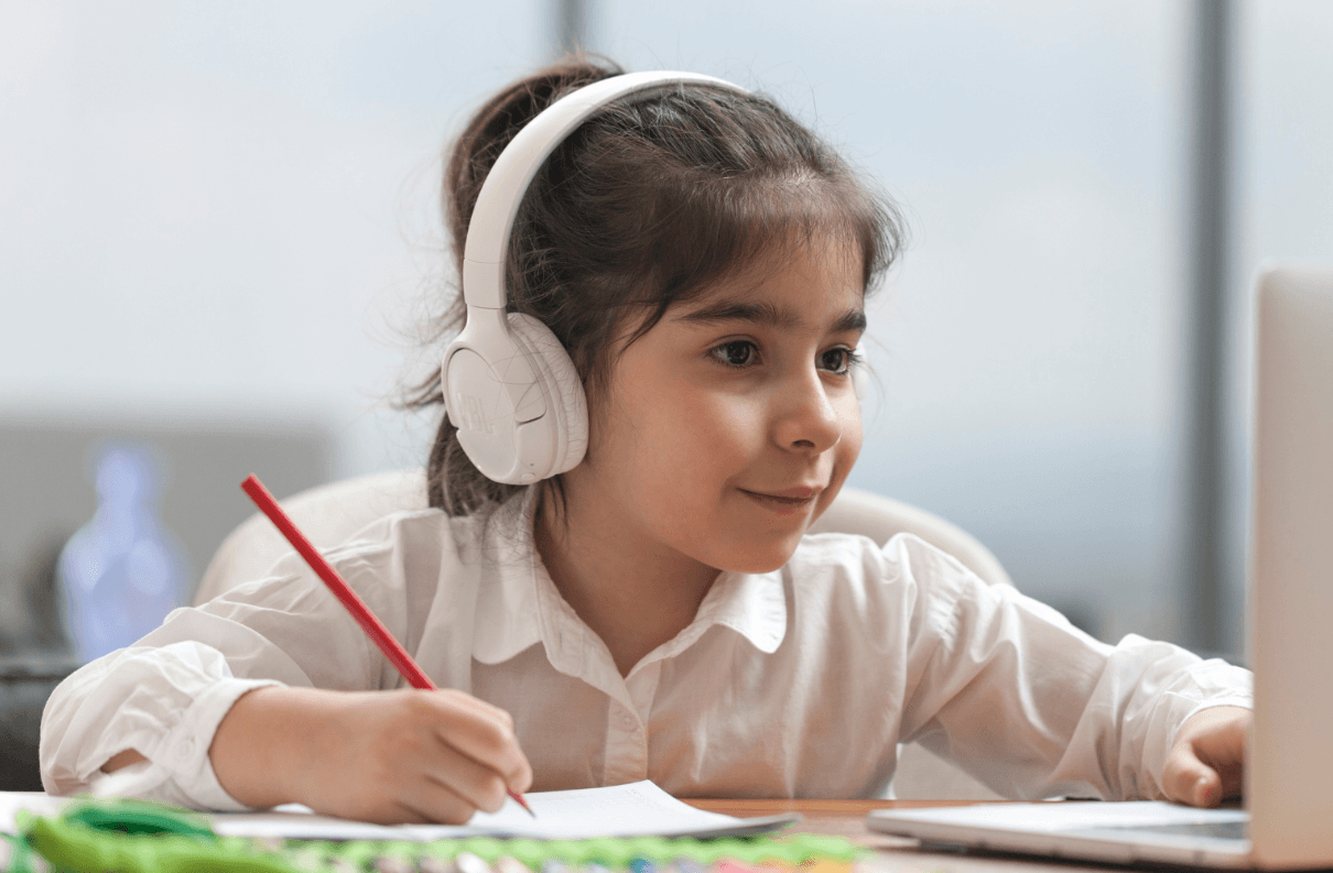 Primary School child learning French for fun online.