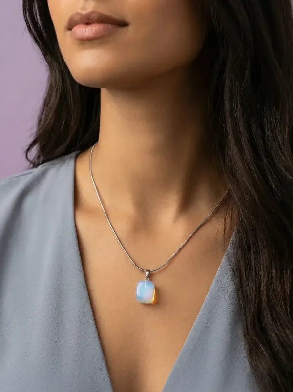 Edelsteen Hanger Vierkant – Opaliet / Melkachtig Wit – Zilverkleurige Kap – Edelsteen Ketting Hanger