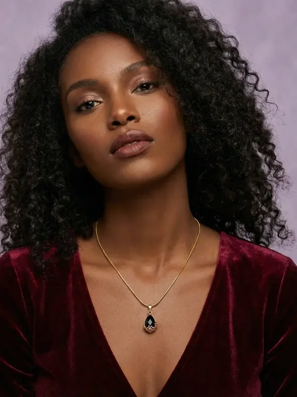 Crystal Hanger Pruimenbloesem – Druppelvorm – Gekleurd Crystal – Goudkleurige Kap – Ketting Hanger