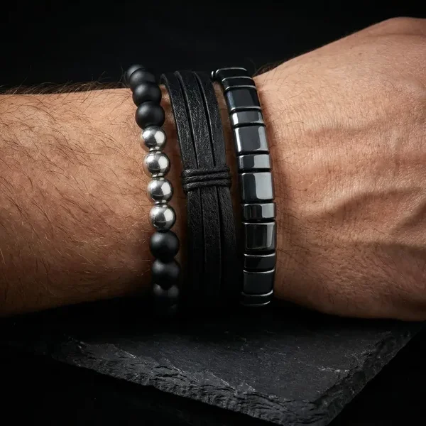 🖤 Zwart met zilveren accenten en strakke vormen. 🖤 Moderne en luxe uitstraling.