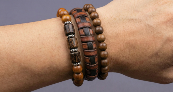 🖤 Bruine tinten met een warme, robuuste uitstraling. 🖤 Mix van hout en kralen met een stoer karakter.