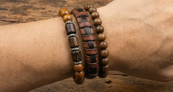 Unisex armbandenset bruin – hout en kralen stoer karakter