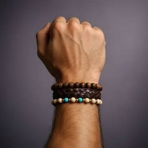 🖤 Donkerbruine en beige tinten met een robuuste, stoere uitstraling. 🖤 Combinatie van hout, kralen en leer met natuurlijke accenten.