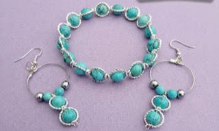 Turquoise handgemaakte sieradenset – kleurrijk, fris en ideaal voor de zomer.