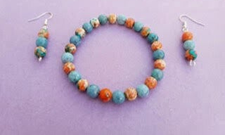Turquoise en oranje kralenset – een opvallende combinatie voor een vrolijke nazomer.