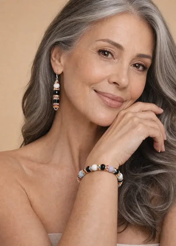Zwarte multicolor kralenset met zilverkleurige accenten – handgemaakte armband en oorbellen