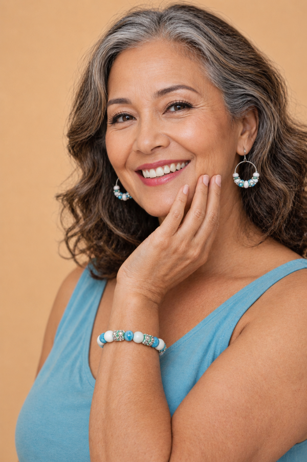 Blauw witte kralenset in zomerse stijl – handgemaakte armband en oorbellen