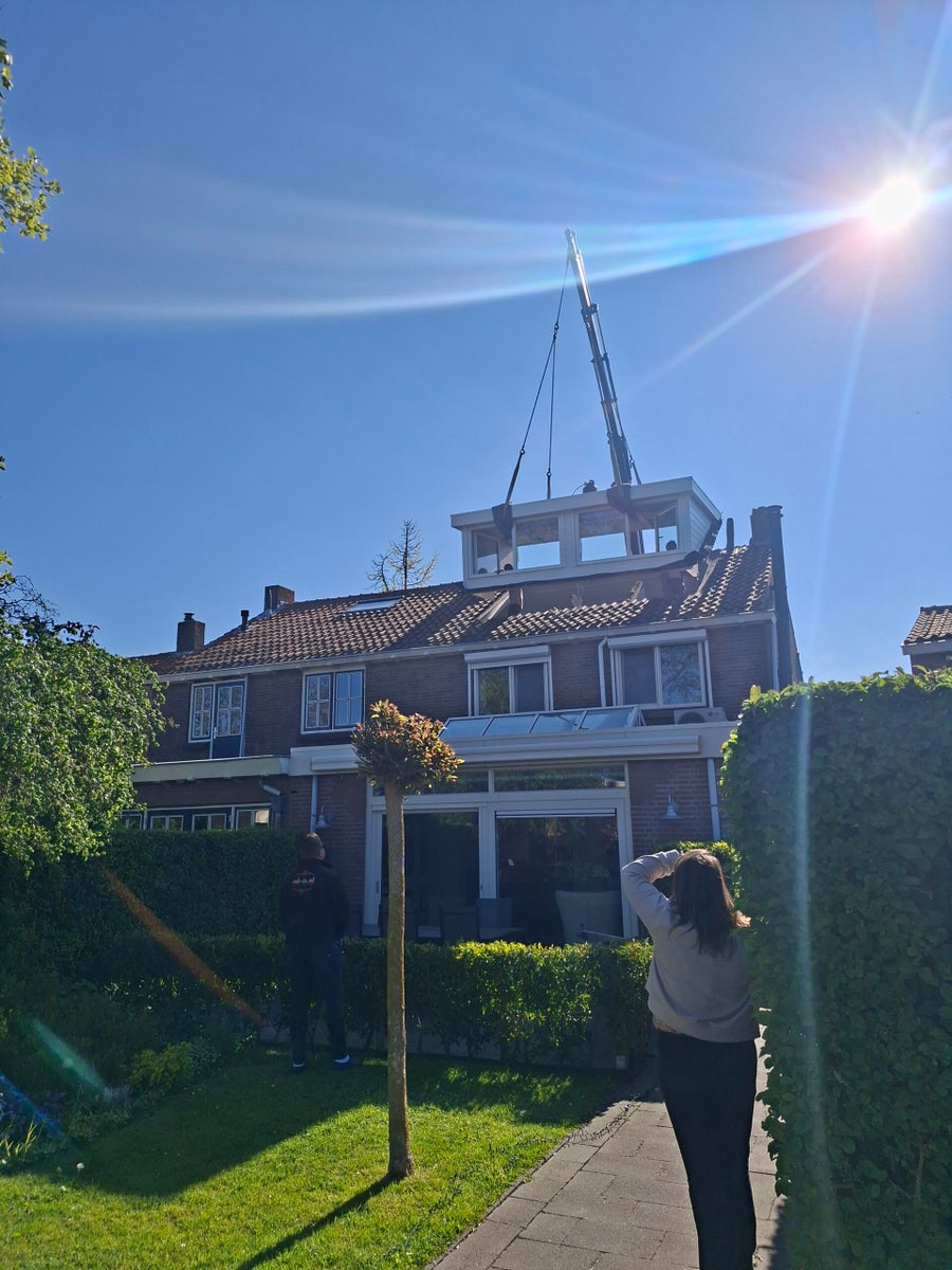 Werkzaamheden aan dakkapel in Oost-Souburg