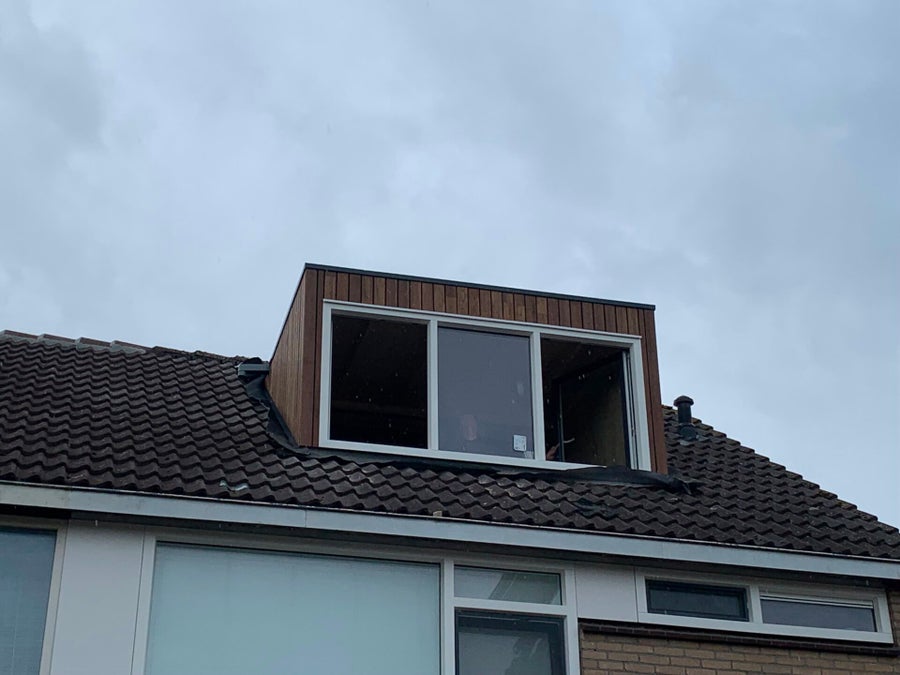 Binnenzijde van de dakkapel tijdens de werkzaamheden in Middelburg