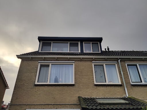 Prefab dakkapel van 5 meter aan de achterzijde van een woning in Koudekerke