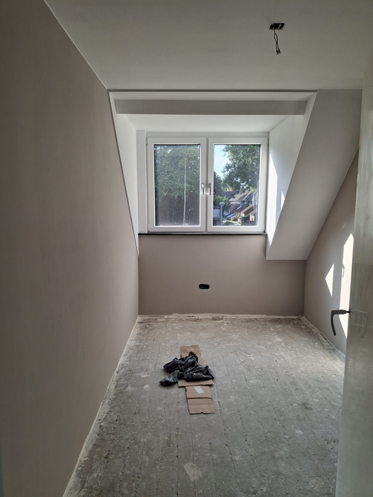 Binnenzijde van de kamer na plaatsing van de dakkapel