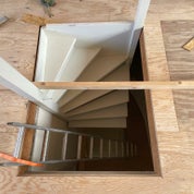 Plaatsen nieuwe trap dakopbouw.