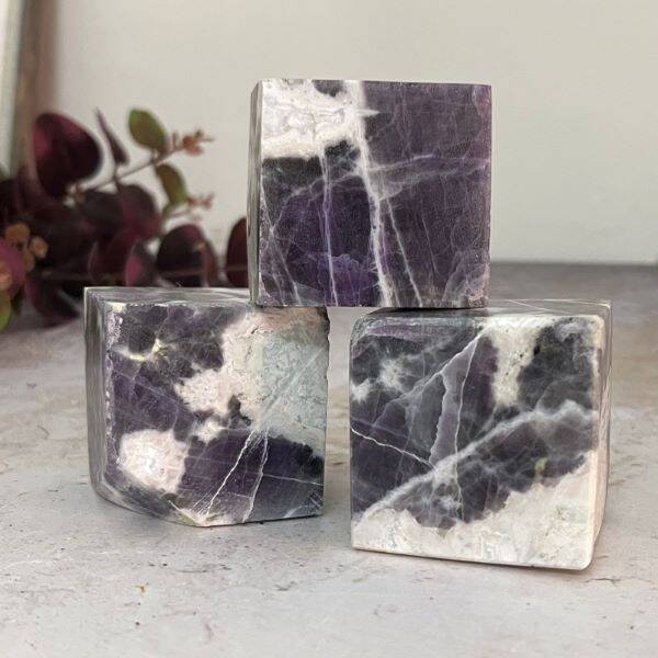 CUBO DE CUARZO AMATISTA