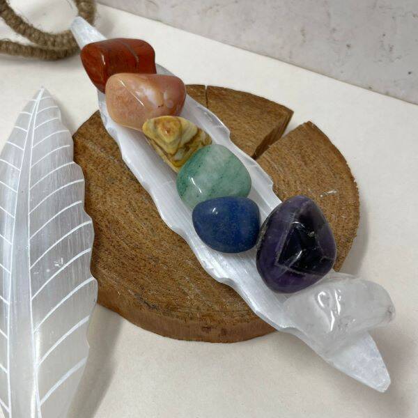 PLUMA PORTA INCIENSO DE SELENITA CON SET PARA LOS 7 VÓRTICES ENERGÉTICOS