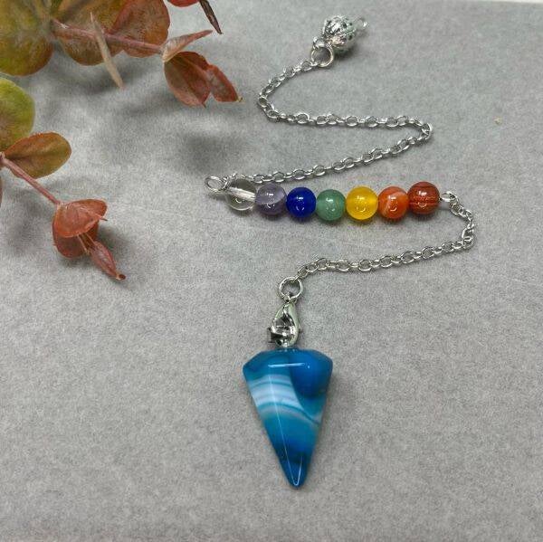 PÉNDULO DE ÁGATA AZUL CON CADENA PARA LOS 7 VÓRTICES ENERGÉTICOS