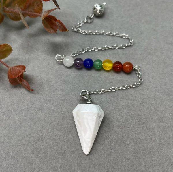 PÉNDULO DE HOWLITA CON CADENA PARA LOS 7 VÓRTICES ENERGÉTICOS