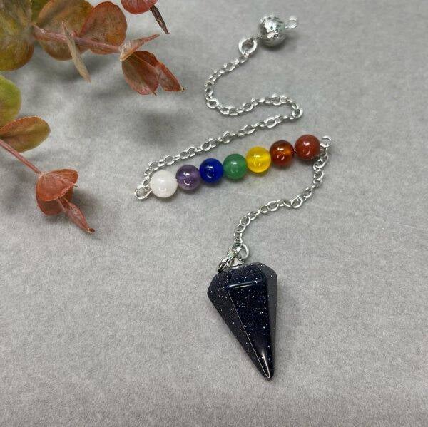 PÉNDULO DE VENTURINA AZUL CON CADENA PARA LOS 7 VÓRTICES ENERGÉTICO