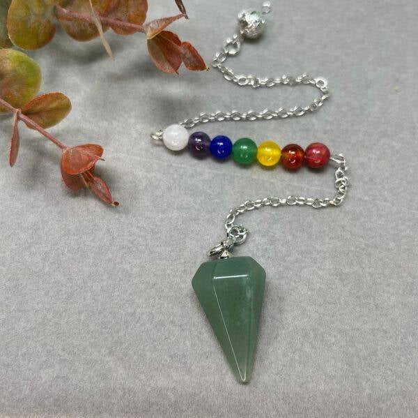 PÉNDULO DE VENTURINA VERDE CON CADENA PARA LOS 7 VÓRTICES ENERGÉTICOS MODELO 2