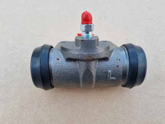 Brake cylinder driver side