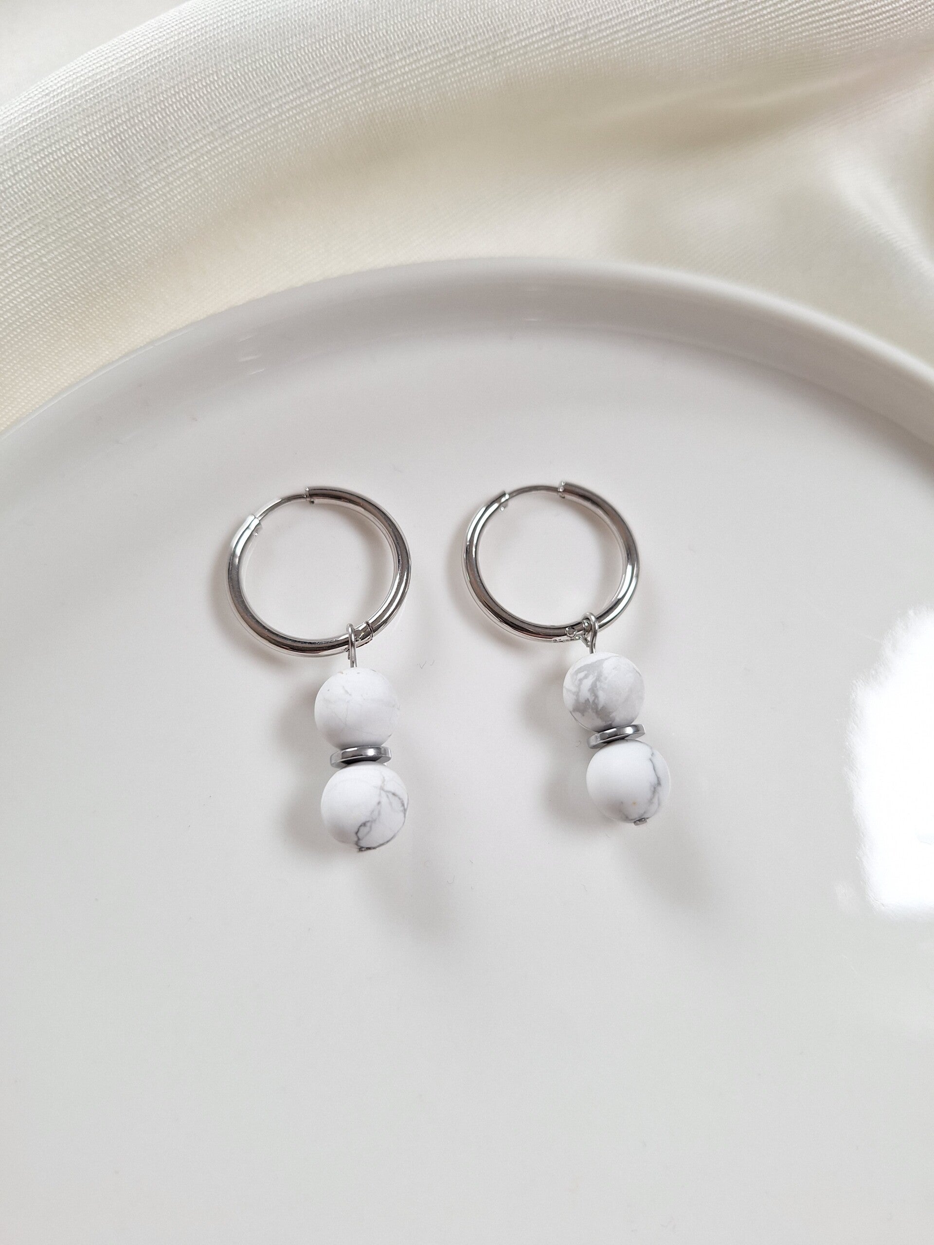 RVS oorbellen zilverkleurig, howliet