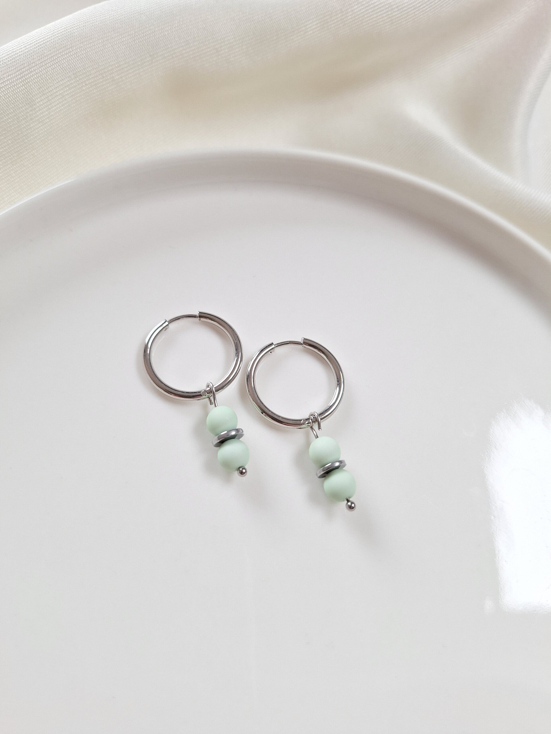 RVS oorbellen zilverkleurig, mint goen