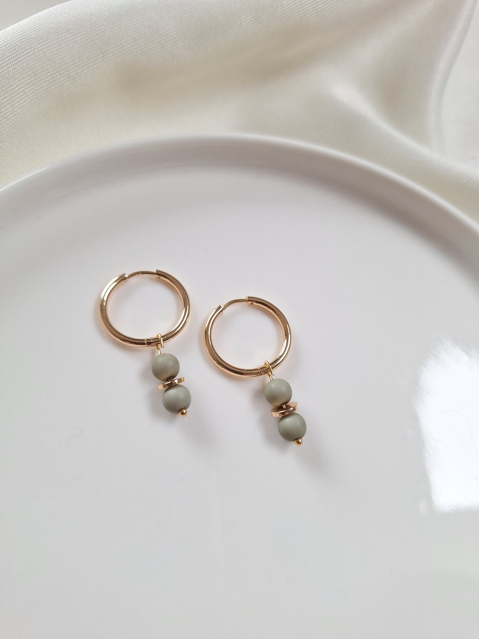 RVS oorbellen goudkleurig, jade goen