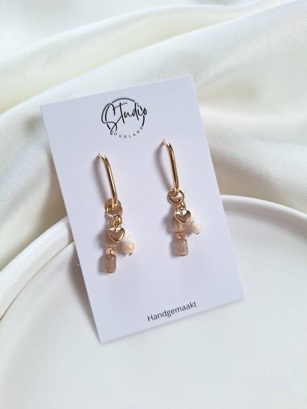 RVS oorbellen met bedels beige/wit