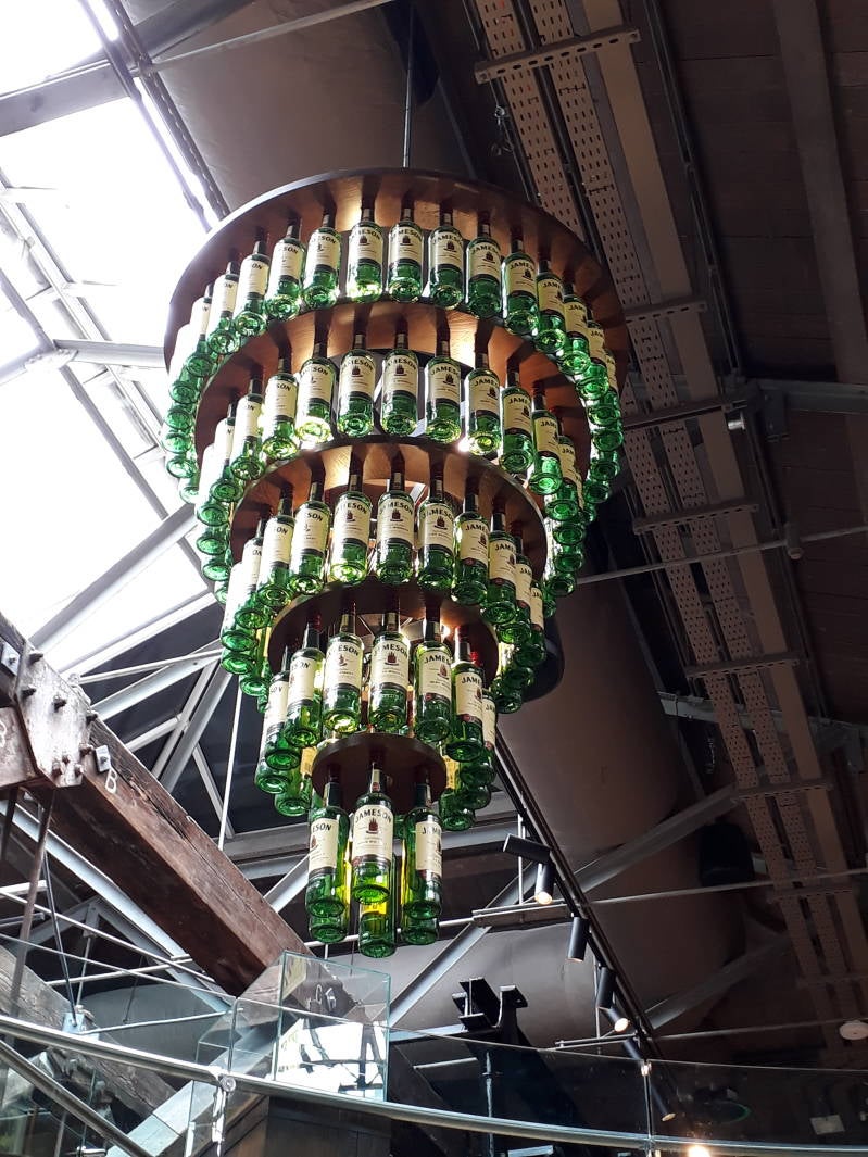 Lamp van Jamson's flessen.