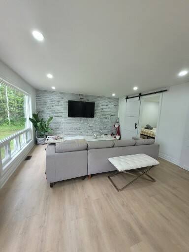 1000010616-standard.jpg