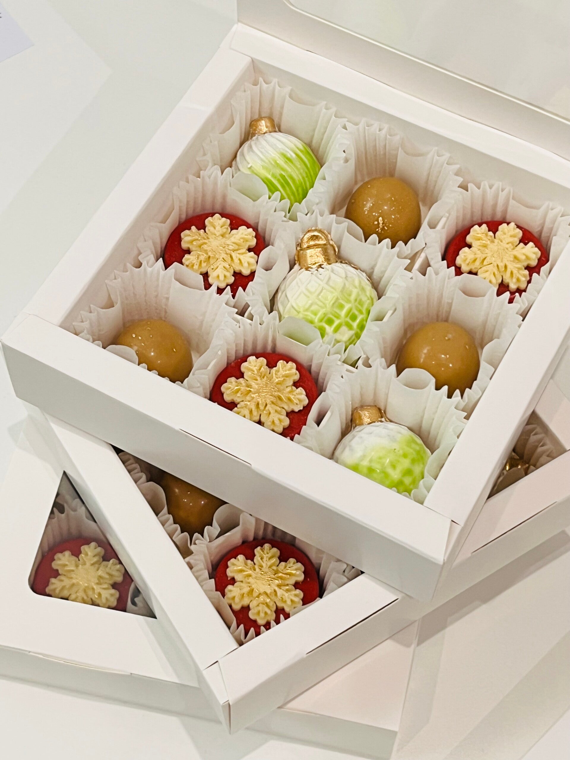 Świąteczna kolekcja ręcznie robionych pralin 9 szt