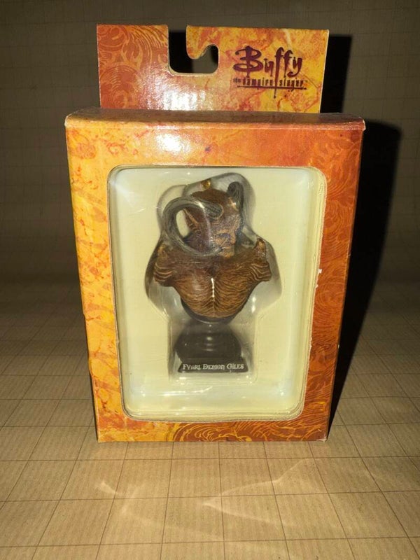 Buffy the Vampire Slayer – Fyarl Demon Giles Mini Bust, a collectible from the early 2000s.